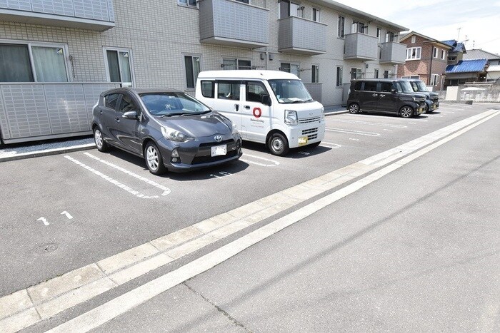 物件外観写真2　(駐車場)