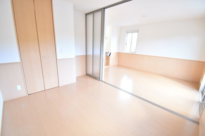 物件内観写真8　(洋室５．５帖～ＬＤＫ１０．６帖)