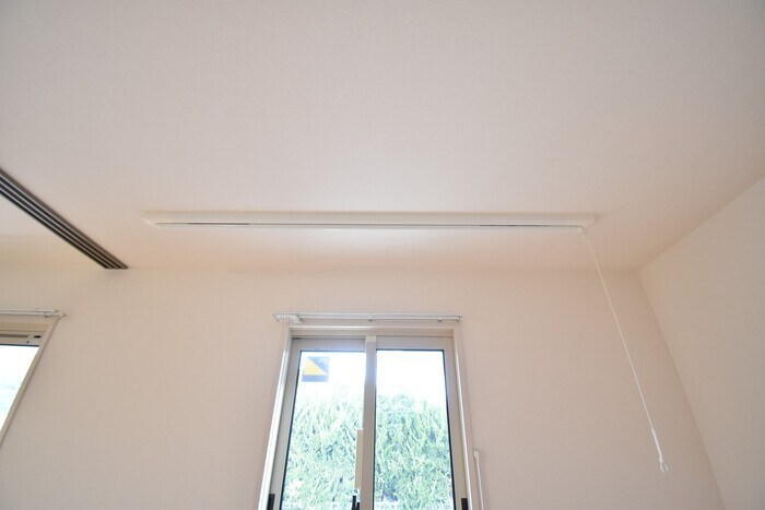 物件内観写真15　(室内物干し)