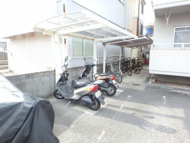 物件内観写真13　(駐輪場)