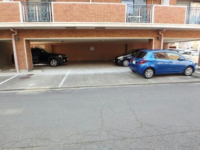 物件外観写真3　(駐車場)