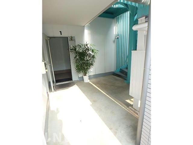 物件外観写真2　(エントランス部分)