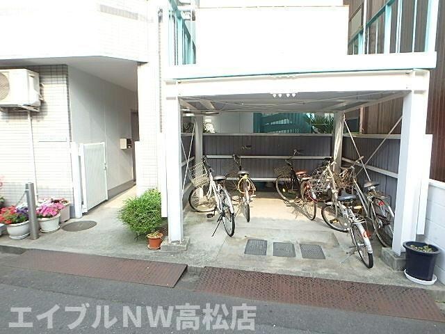 物件内観写真18　(駐輪場)