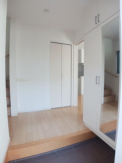 物件内観写真11　(玄関)