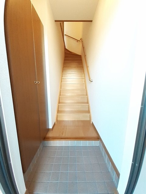 物件内観写真11　(玄関)