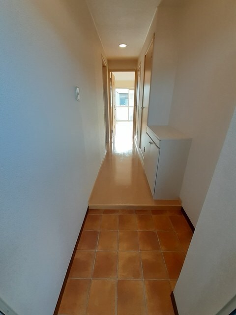 物件内観写真12　(玄関)