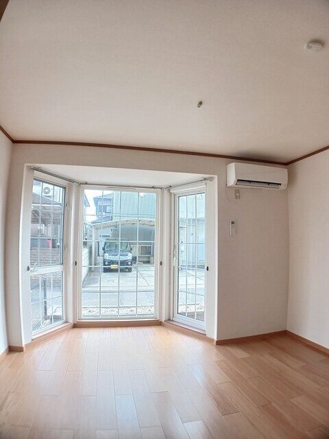 物件内観写真8　(居室・リビング)