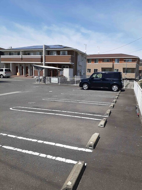 物件外観写真3　(駐車場)