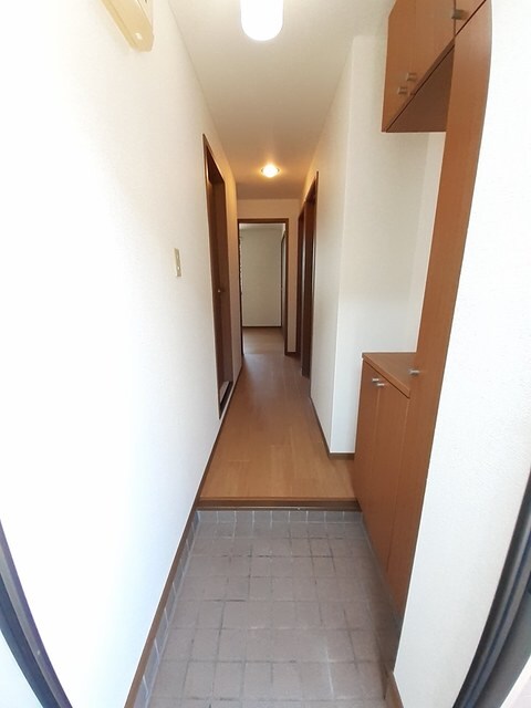 物件内観写真11　(玄関)