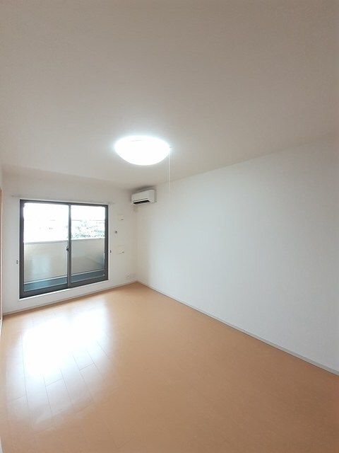 物件内観写真7　(居室・リビング)