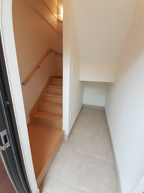 物件内観写真10　(玄関)