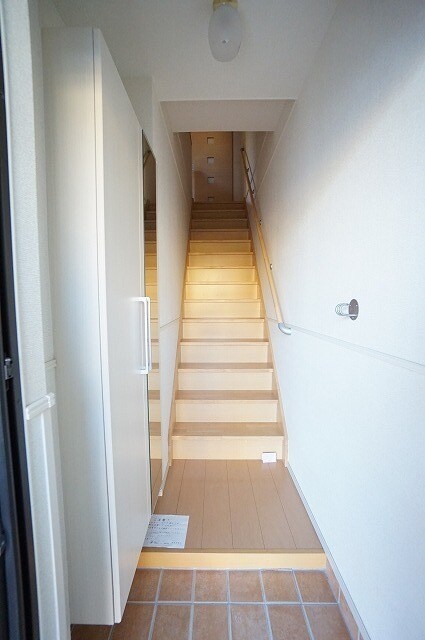 物件内観写真12　(玄関)