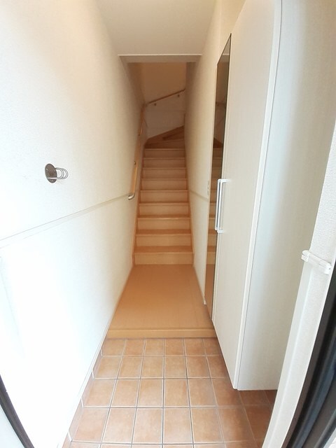 物件内観写真12　(玄関)