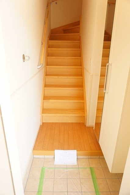 物件内観写真13　(玄関)