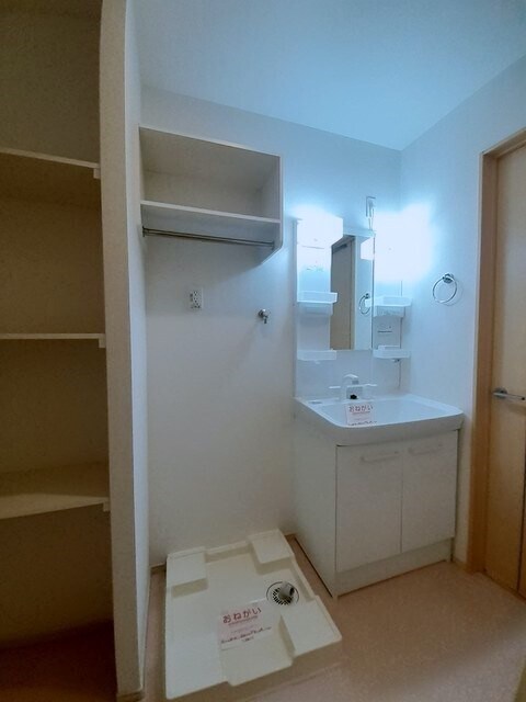 物件内観写真6　(洗面所)