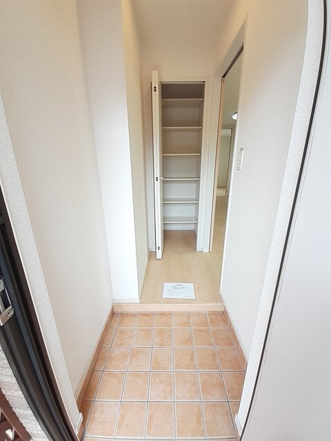 物件内観写真11　(玄関)