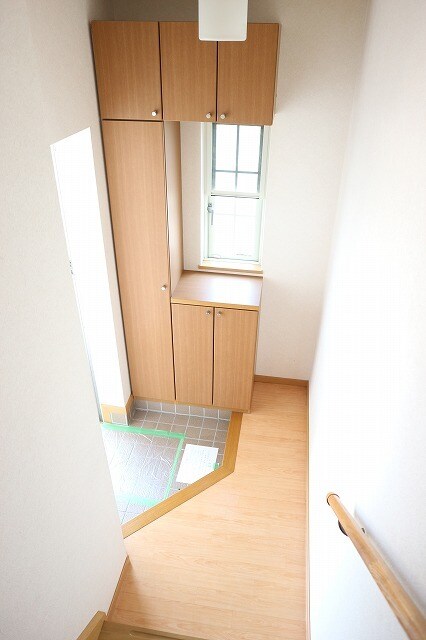 物件内観写真12　(玄関)