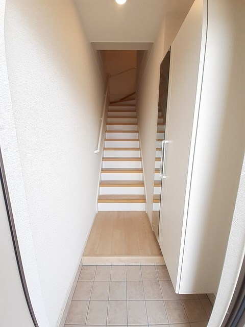 物件内観写真11　(玄関)