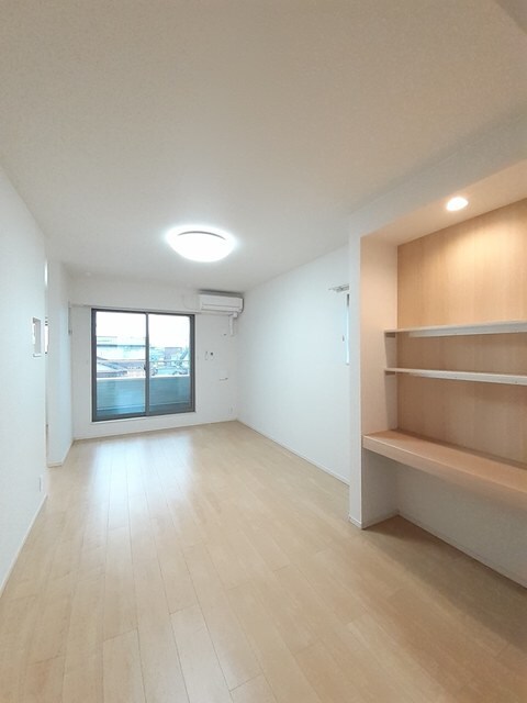 物件内観写真8　(居室・リビング)