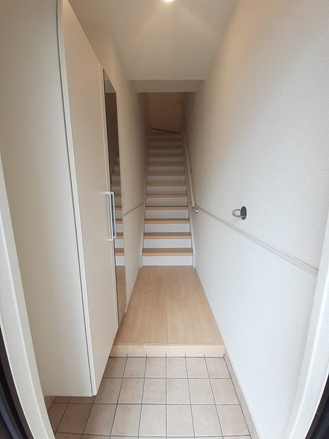 物件内観写真12　(玄関)