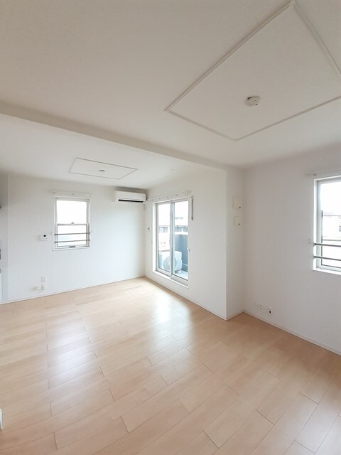 物件内観写真8　(居室・リビング)