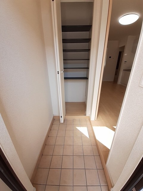 物件内観写真12　(玄関)