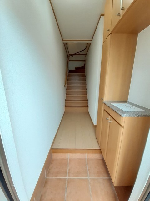 物件内観写真12　(玄関)