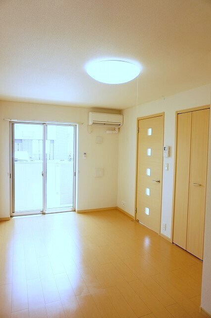 物件内観写真9　(居室・リビング)