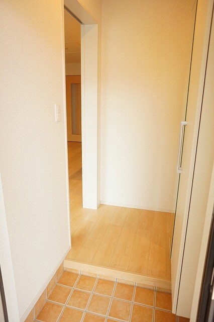 物件内観写真9　(玄関)
