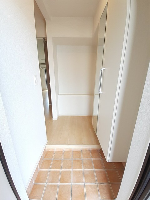 物件内観写真11　(玄関)