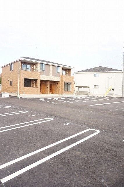 物件外観写真2　(駐車場)