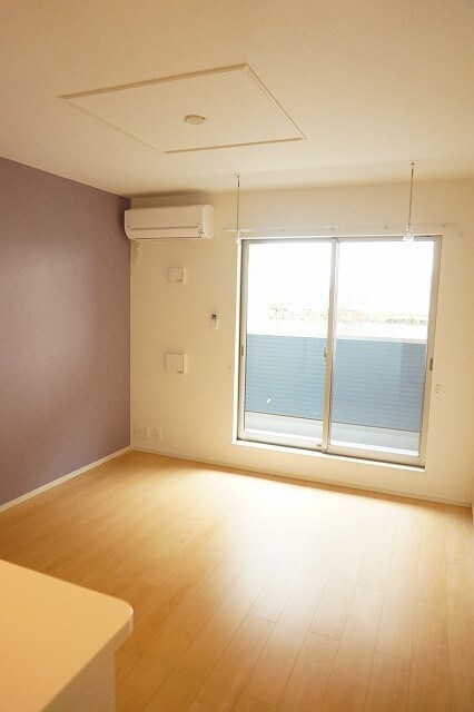 物件内観写真4　(居室・リビング)