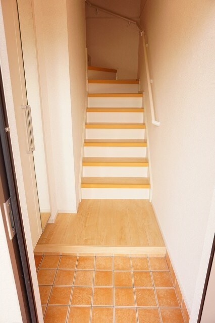 物件内観写真7　(玄関)