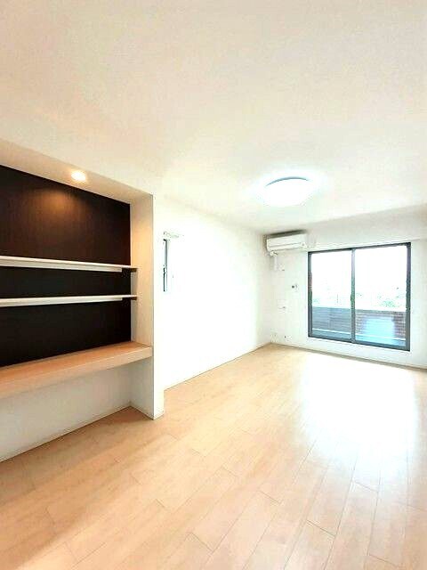 物件内観写真3　(居室・リビング)