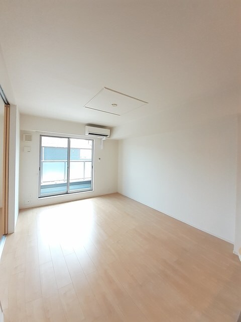 物件内観写真3　(居室・リビング)