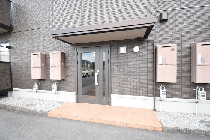 物件外観写真5　(エントランス)