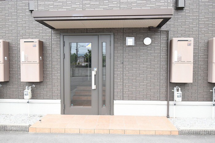 物件外観写真7　(エントランス)