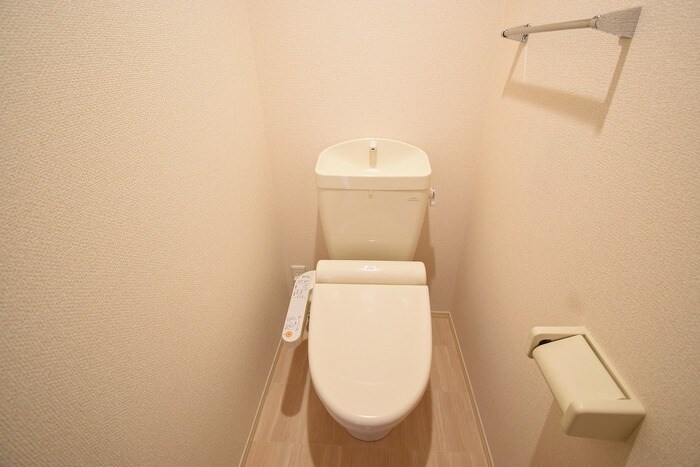 物件内観写真11　(温水洗浄暖房便座)