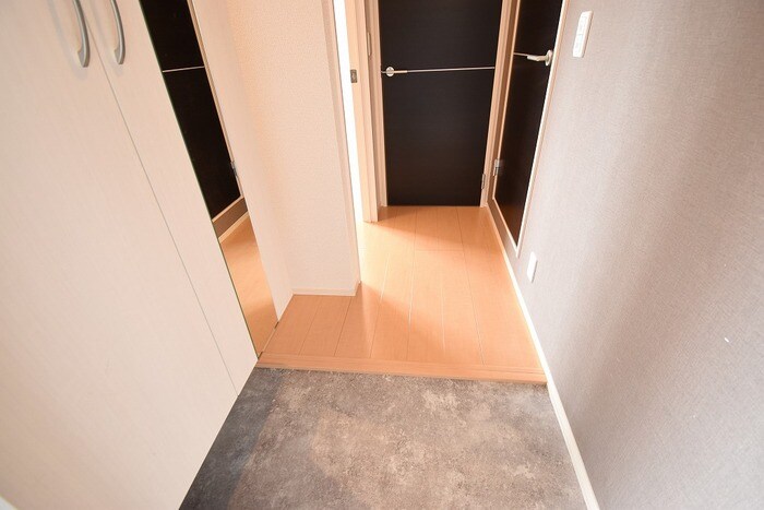物件内観写真16　(玄関)