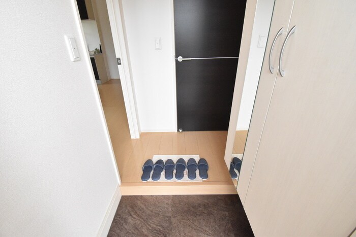 物件内観写真11　(玄関)