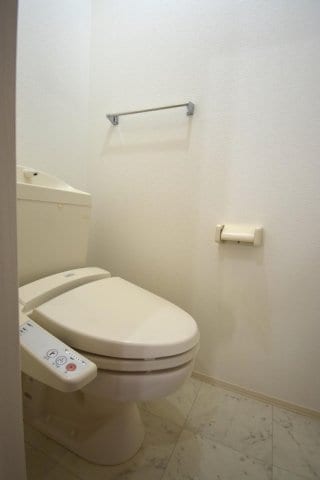 物件内観写真8　(温水洗浄暖房便座)