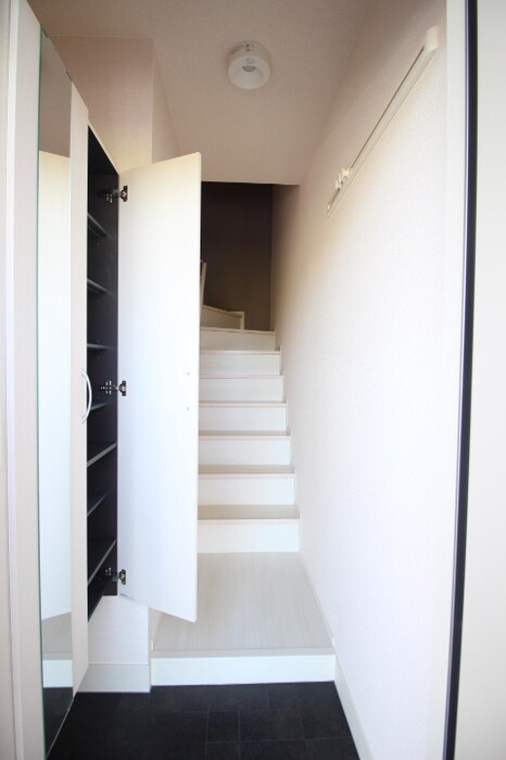 物件内観写真15　(玄関)