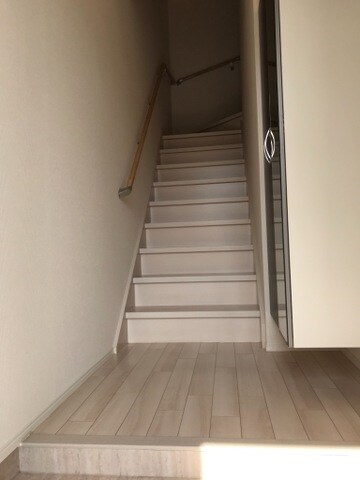 物件内観写真10　(玄関)