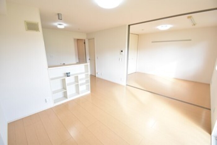 物件内観写真7　(ＬＤＫ１２．５帖～洋室６帖（洋室南東）)