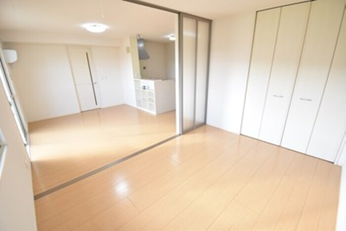 物件内観写真12　(洋室６帖（洋室南東）～ＬＤＫ１２．５帖)