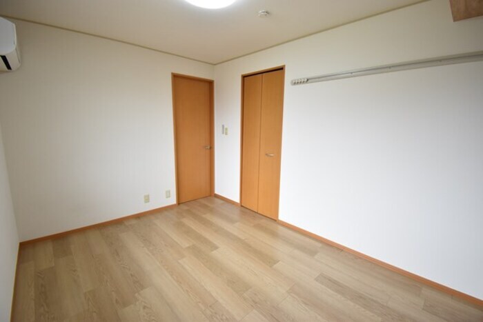 物件内観写真7　(北西洋室６帖)