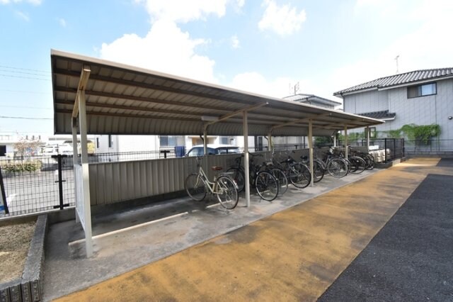 物件内観写真14　(駐輪場)