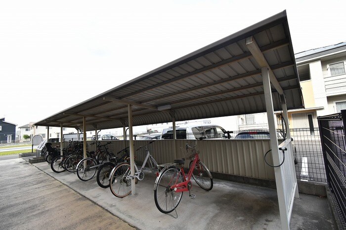 物件内観写真15　(駐輪場)