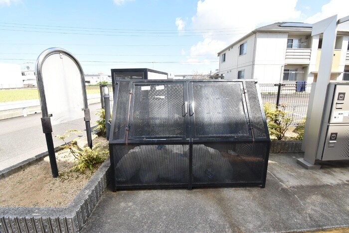 物件内観写真16　(ゴミ置場)