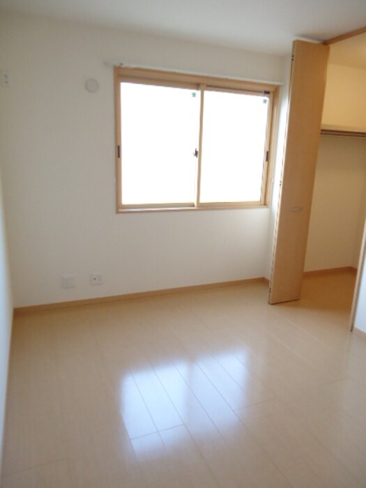 物件内観写真13　(北側洋室)